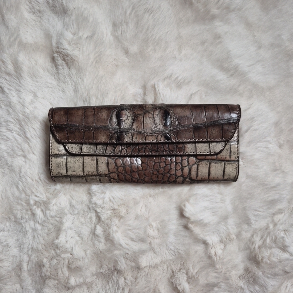 Sondra Roberts Clutch Wallet Reptile Crocodile Embossed Vegan Brown Bag Purse ✨️